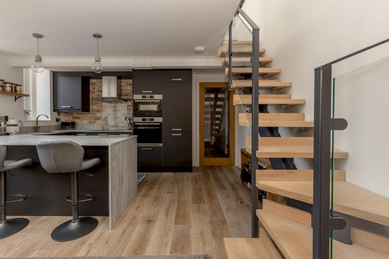 Pass The Keys Stunning 3 Bed Loft Style Apt With Free Parking 에든버러 외부 사진