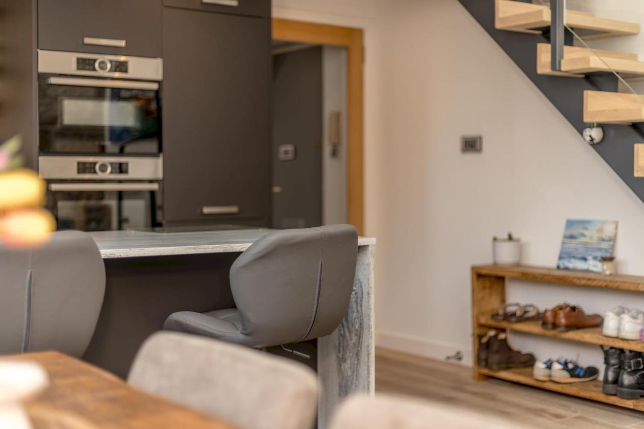 Pass The Keys Stunning 3 Bed Loft Style Apt With Free Parking 에든버러 외부 사진
