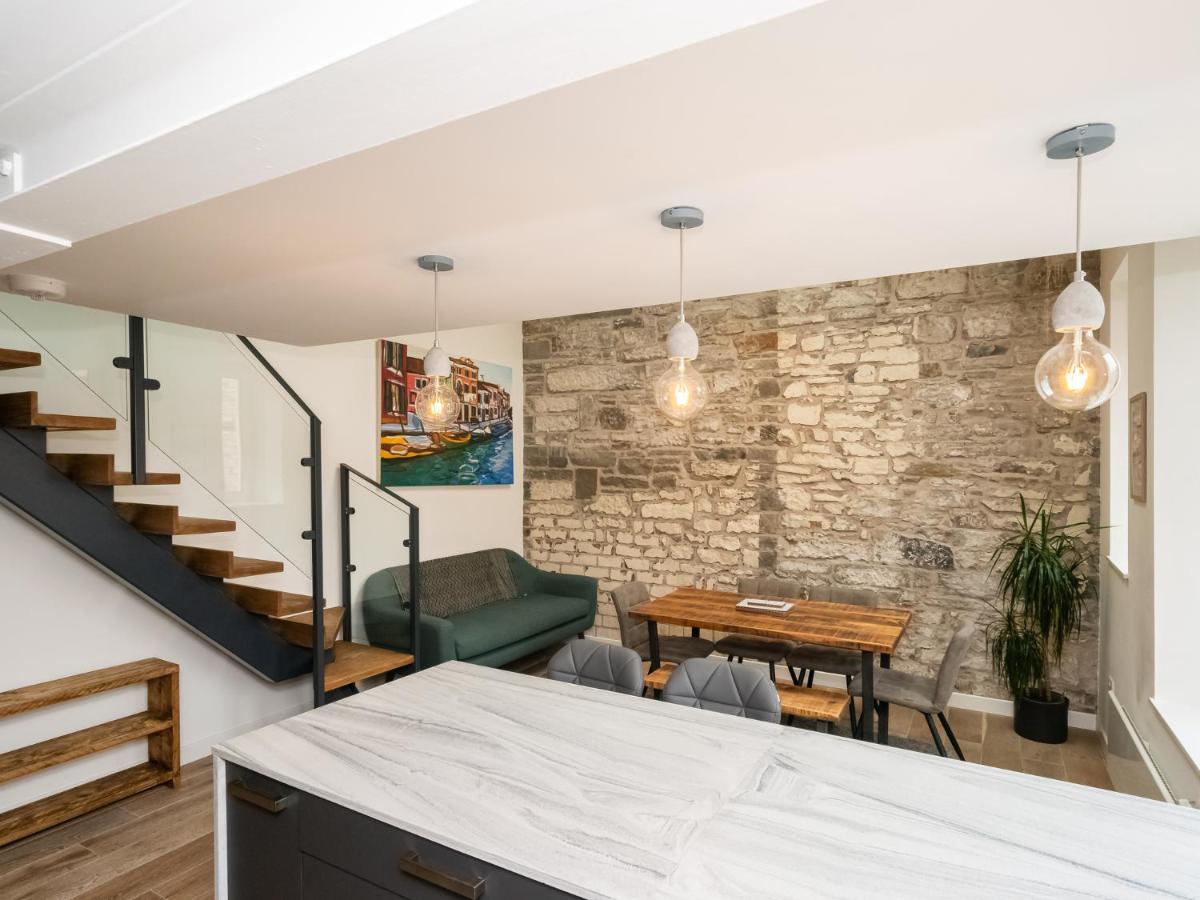 Pass The Keys Stunning 3 Bed Loft Style Apt With Free Parking 에든버러 외부 사진