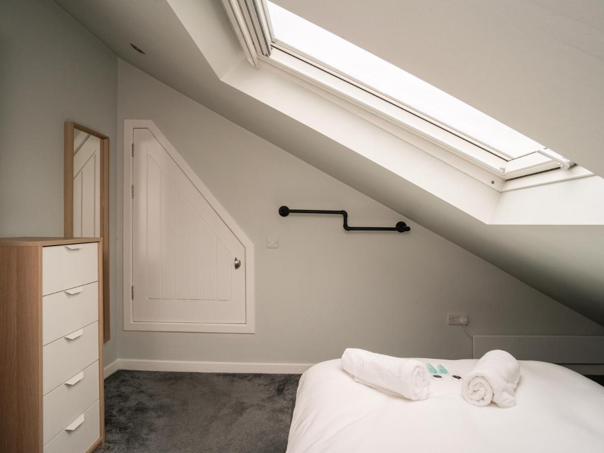 Pass The Keys Stunning 3 Bed Loft Style Apt With Free Parking 에든버러 외부 사진