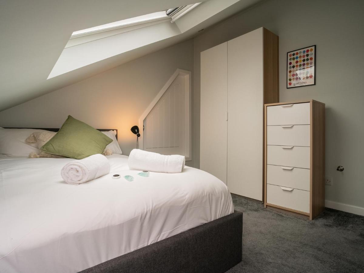Pass The Keys Stunning 3 Bed Loft Style Apt With Free Parking 에든버러 외부 사진